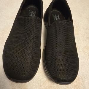 7.5W Skechers Women's Black Slip-On Shoes